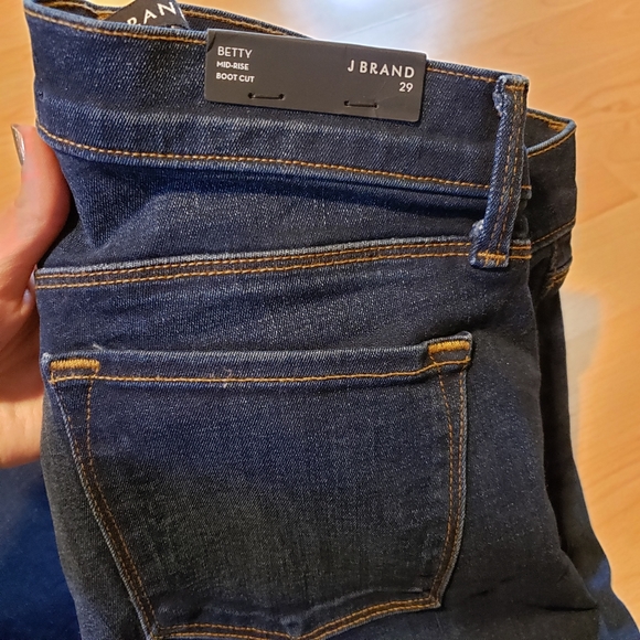 J BRAND NWT Betty mid rise bootcut, dark wash - Picture 2 of 3